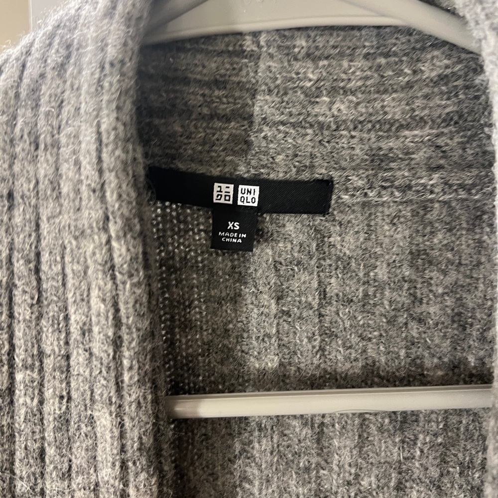 Uniqlo Charcoal Ribbed Cardigan - Picture 2 of 4